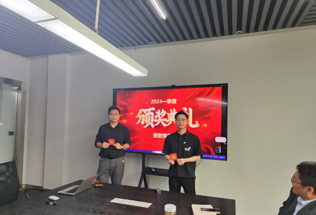 yp街机风管销售中心员工一季度颁奖