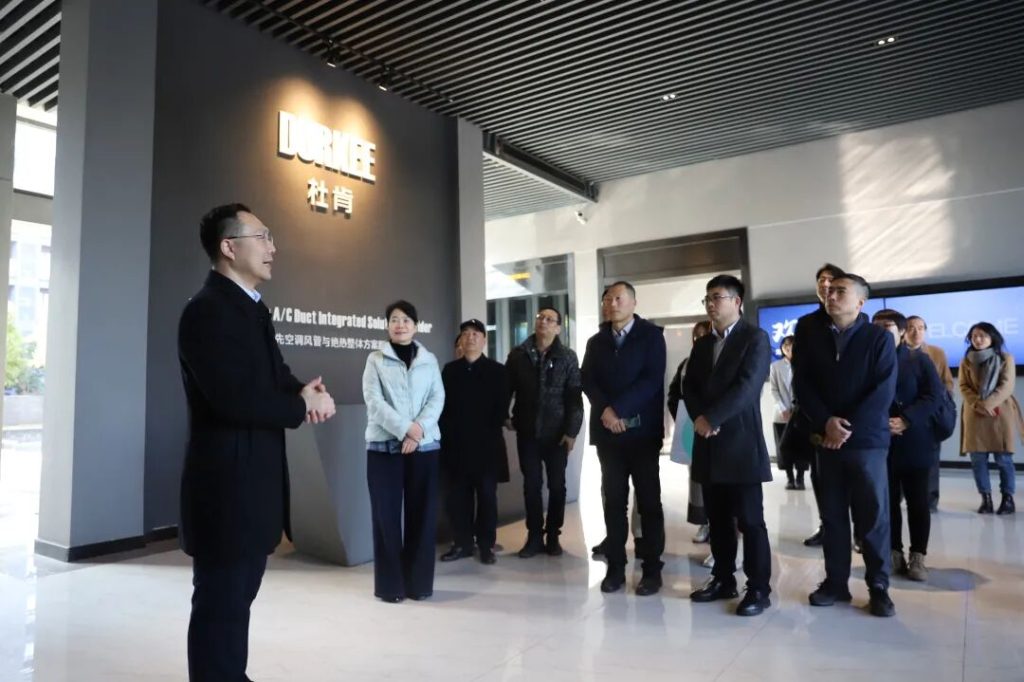 yp街机集团金海丰先生做解说